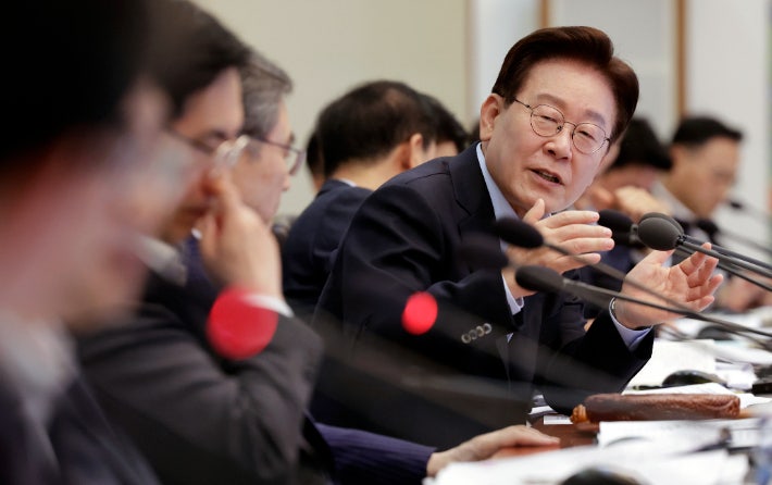 "역대급 코스피·성과급도 딴세상"…李, 청년 소외 대책 주문
