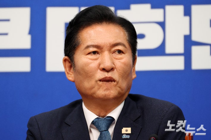 대표직 사퇴한 정청래 "李대통령과의 의리 끝까지 지킨다"