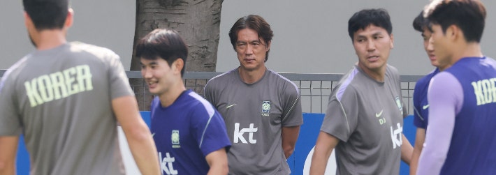 '韓 축구, 결국 8위까지 추락' 월드컵 32강행 간당간당, 28일 결과에 운명 결정