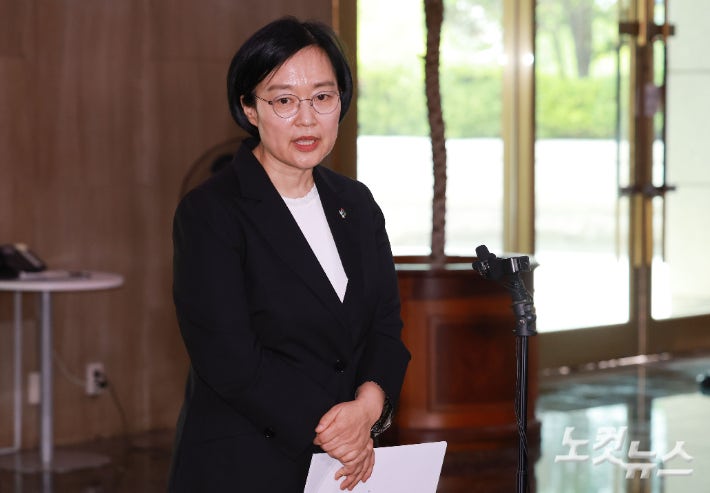 "AI 과감히 투자"…한성숙 총리, 첫날부터 '정책 속도' 강조