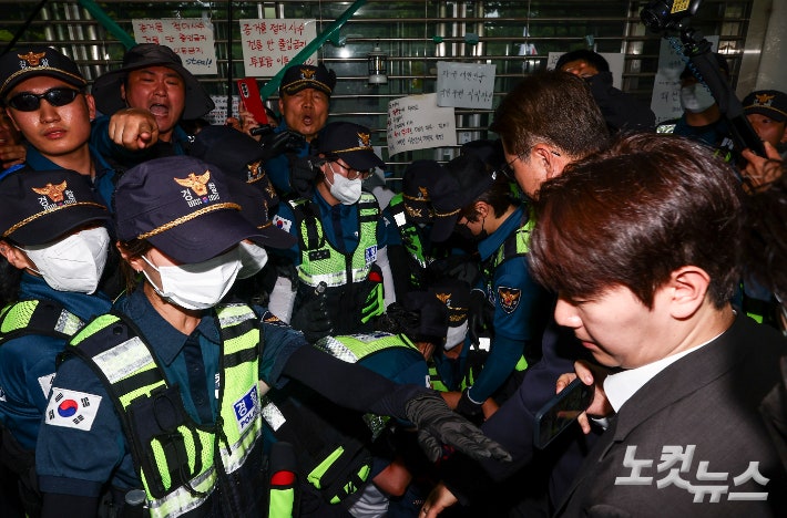 잠실개표소 <b>국조특위</b> 현장<b>조사 방해</b> 60대 구속