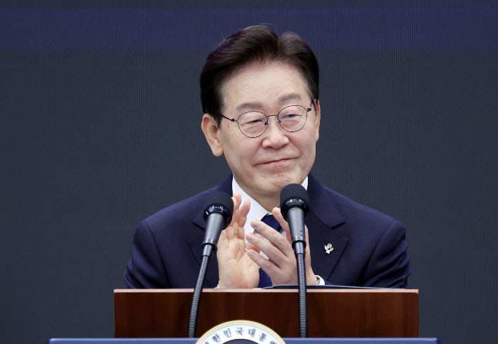 李<b>대통령</b> "매우 잘하셨다"…광주특별시의회 1호 조례 호평