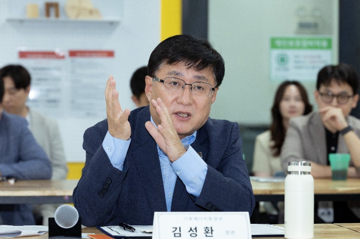 기후부-<b>발전5사</b> 간담회…"연내 구조 개편안 마련"