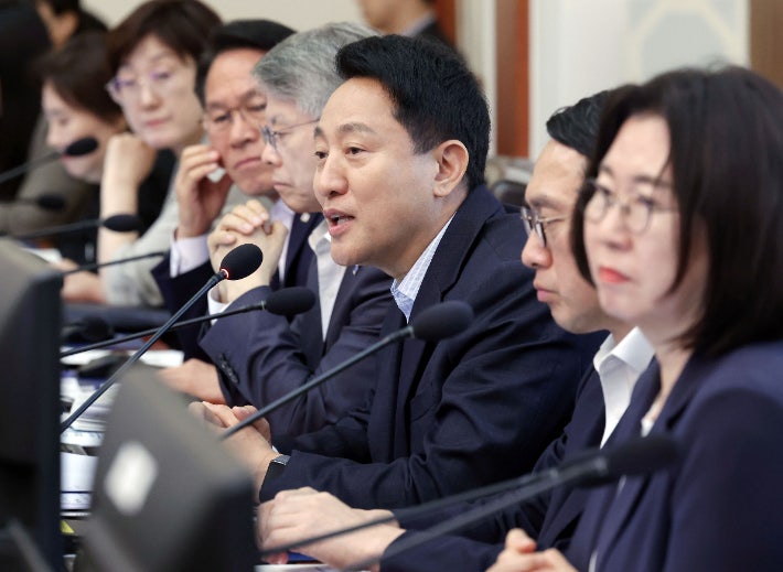 "부동산, 말씀 드려도…" <b>오세훈</b> 향해 한성숙 "토론회 열리니"