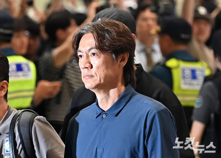 '미국행' <b>홍명보</b> 전 감독, 지난주 <b>귀국</b>…축구협회 청문회 출석 준비