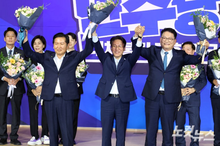 <b>민주당</b> 당대표 김민석·정청래·송영길 3파전…최고위원 8명 본선행[영상...