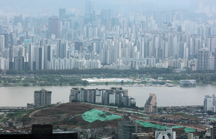 "집값 더 상승" <b>소비</b>자 <b>심리</b>, 5년 전 文정부 이후 최고치