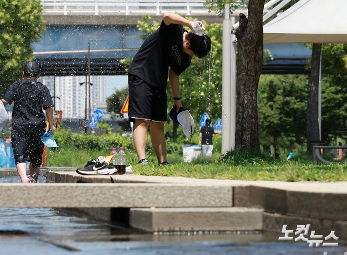 <b>폭염</b>에 결국 멈춘 <b>프로야구</b>…삼성-롯데·KIA-NC '경기 <b>취소</b>'