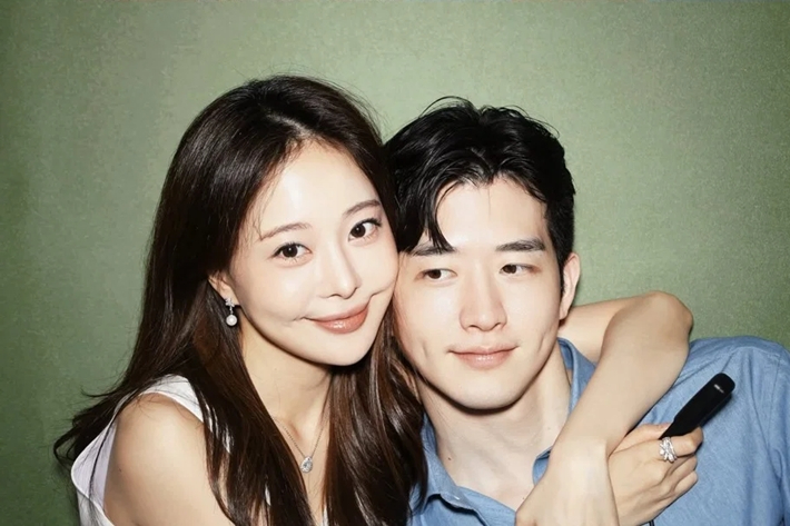 인플루언서 아옳이 새 연인은 <b>한의사</b> <b>김형배</b>…달콤한 럽스타그램