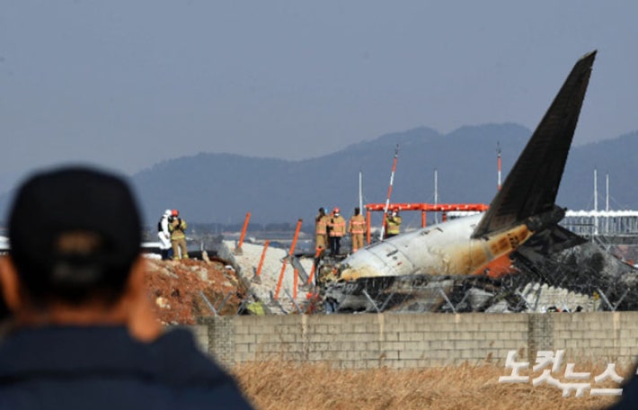경찰, '무안공항 <b>여객기 참사</b>' 공항공사·국토부 등 <b>압수수색</b>