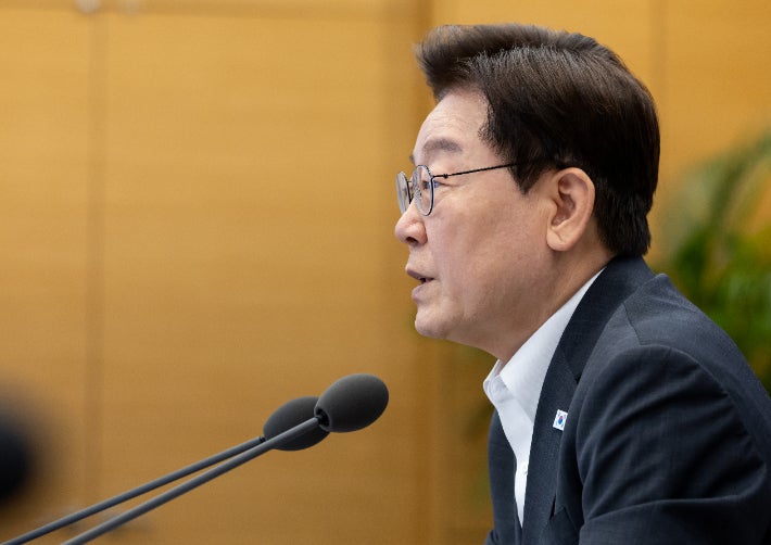 靑 "<b>선택적 모병제</b>, 내년부터 시행…국방부가 연내 발표"