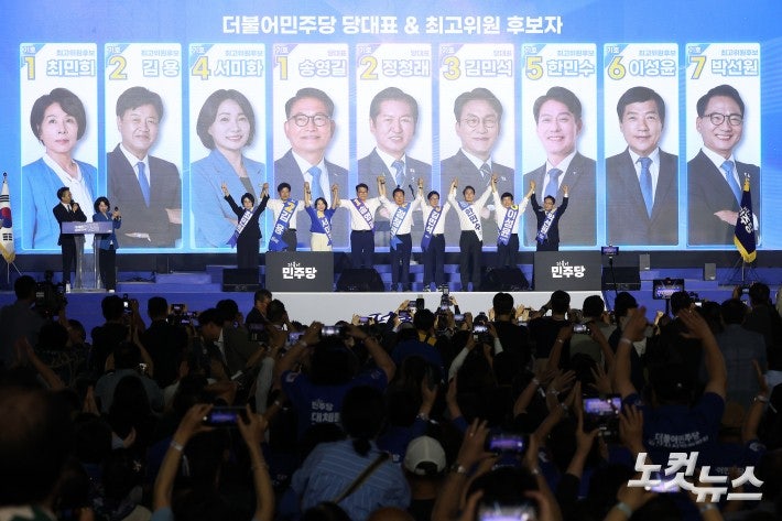 <b>전당대회</b> 인사하는 당대표·최고위원 후보들