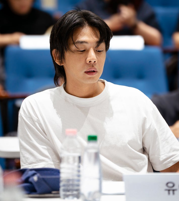 유아인, '파묘' 감독 오컬트 신작 '뱀피르'로 대담한 복귀