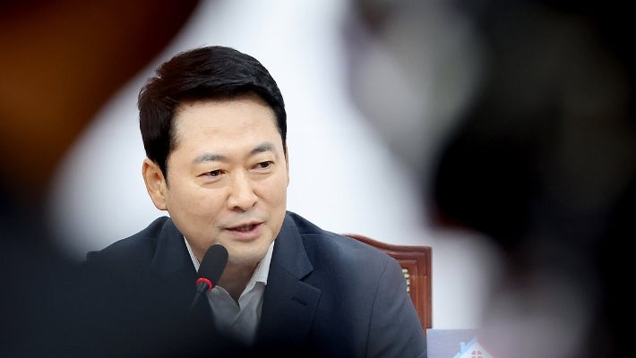 국힘 중진 회동 때린 <b>홍준표</b>…"자기 살길 찾기 바쁜 못난이들"