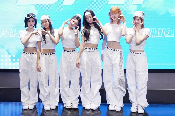 룰라 명곡 '<b>3!4!</b>' 다시 부른 <b>앳하트</b>가 "꼭꼭 이루고" 싶은 것 [현장EN:]