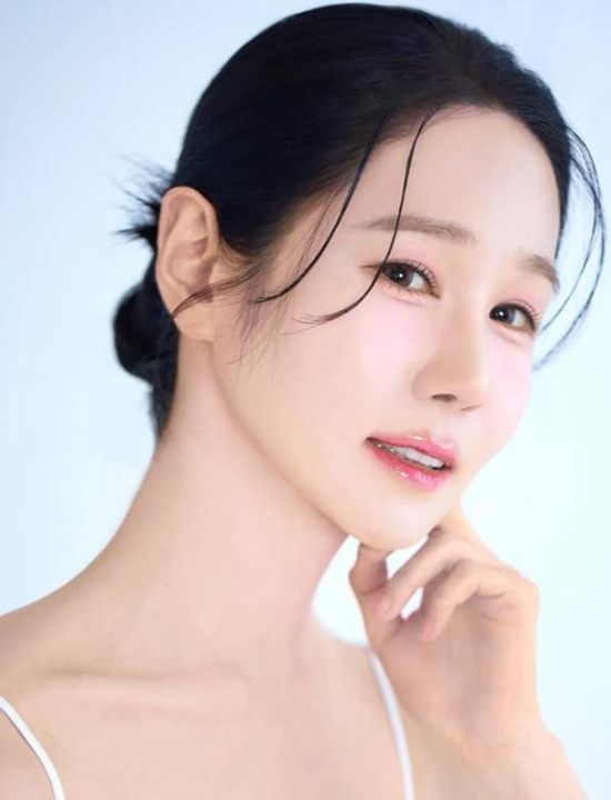 '<b>나는 솔로</b>' <b>16기</b> <b>옥순</b> 재혼 다섯 달 만에 이혼…"각자 길 가기로"