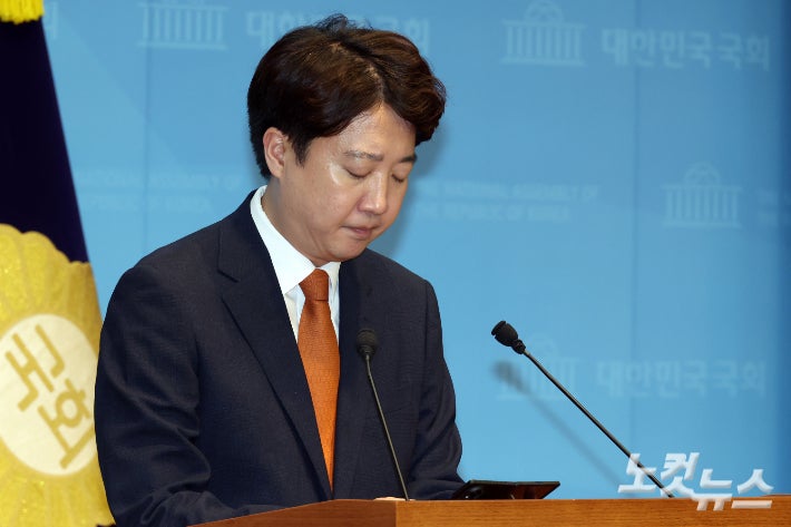 [속보]<b>개혁신당</b> <b>이준석</b> <b>대표 사퇴</b>…"쇄신 제안, 호응 얻지 못해"