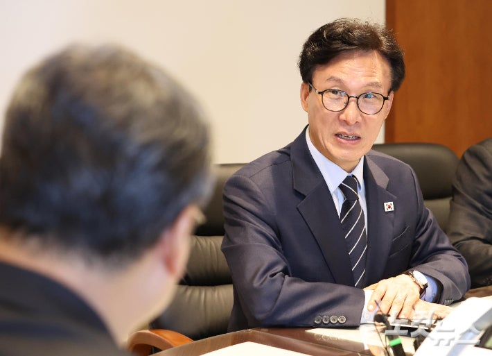 <b>김민석</b>, <b>정봉주</b>·강신성 등 7명 당대표 <b>특보단 임명</b>