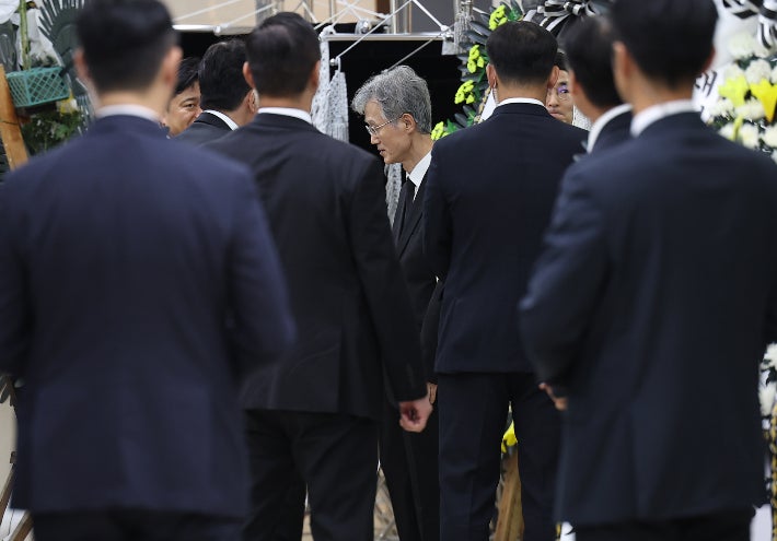 조희대 대법원장 부친상…강훈식 비서실장 포항 빈소 <b>조문</b>