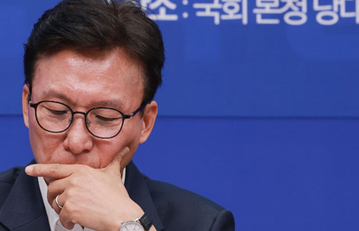 [속보]김민석 대표, <b>강민구</b> 민주당 윤리감찰단 <b>부단장 해임</b> 지시