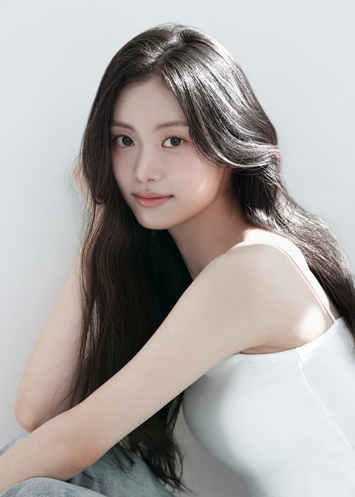 르세라핌 출신 <b>김가람</b>, 새 <b>프로필</b> 공개 "<b>배우</b> 잠재력 보여줄 것"