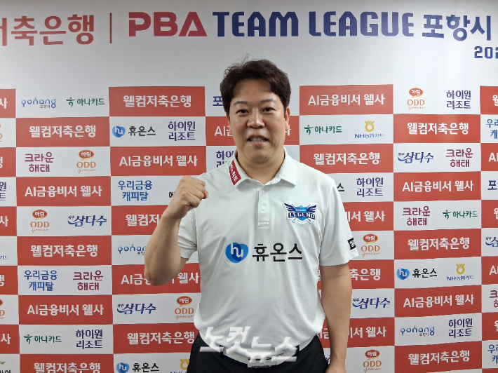 "女 <b>선수</b>에겐 변신 금지, 외인에겐 헐크 그 잡채" 만년 꼴찌 첫 PS 이끈...
