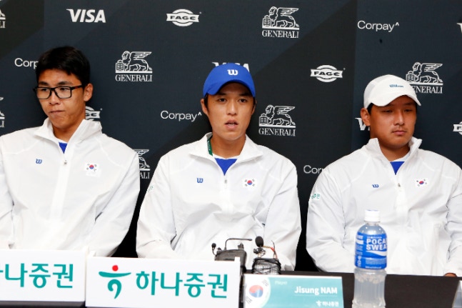 복식에 나서는 남지성(가운데)과 박의성(오른쪽). 협회