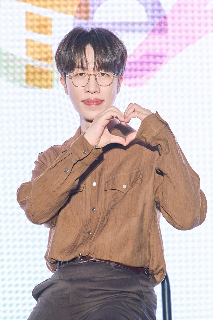 <b>소란</b>, '<b>1인</b> 밴드' 된 후 첫 컴백…"노래가 좀 늘었어요"[현장EN:]