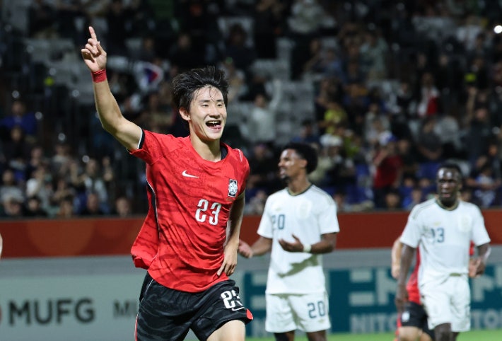 '신민하·김명준 연속 골' 韓 <b>축구</b>, 조 1위로 <b>8강</b> 진출