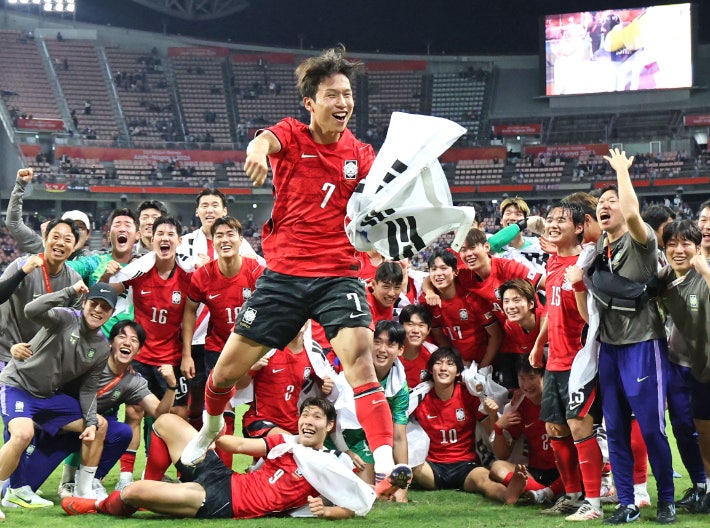 韓 축구 <b>엄지성</b>이 쏜 결승골→'金빛 선물'…병역 혜택 20명