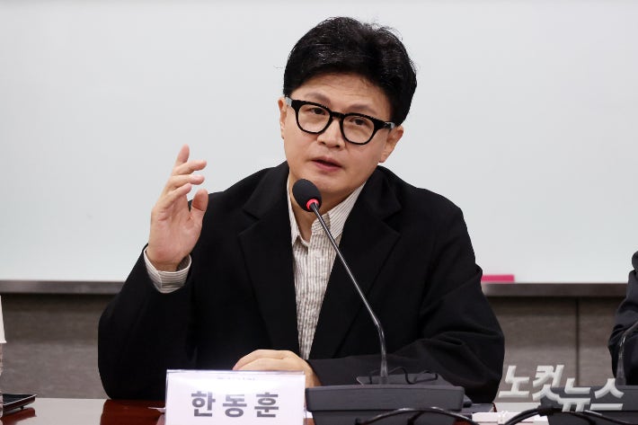 '암살자(들)'보다 '<b>노무현 신화</b>' 때린 <b>한동훈</b>…노림수와 득실은?
