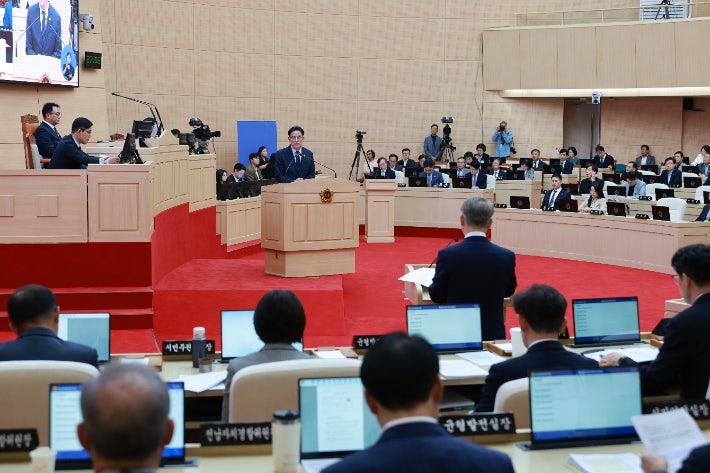 국립<b>의대</b> 선정 놓고 충돌 또 충돌…민형배, 특별시 전체 입장 강조(종합...