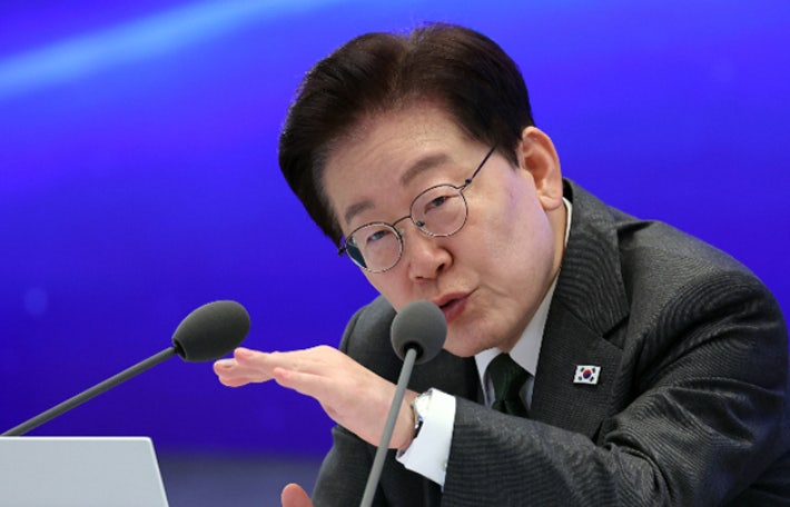 李<b>대통령</b> "<b>주식시장 저평가</b>…정상화 위해 필요한 조치할 것"