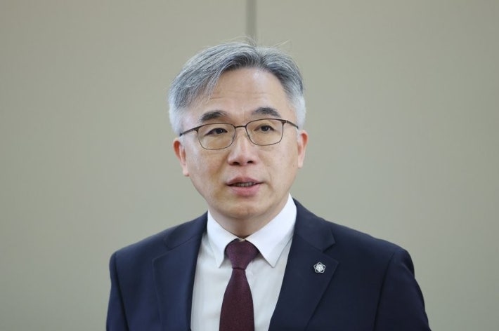 '박원순 피해자 신상공개' <b>정철승 변호사</b>, 2심서 법정구속
