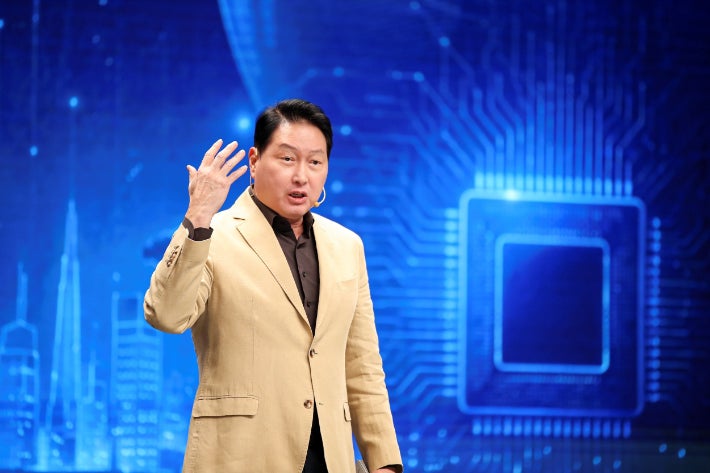 <b>최태원</b> 회장, 방한한 샘 <b>올트먼</b> 오픈AI CEO와 <b>오찬 회동</b>