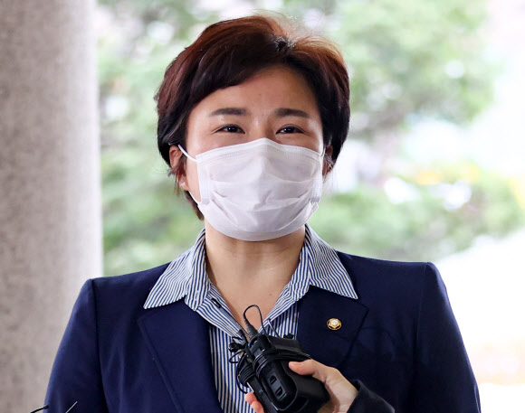 '재산 축소신고' 조수진 벌금 80만원…의원직 유지 : 네이버 뉴스
