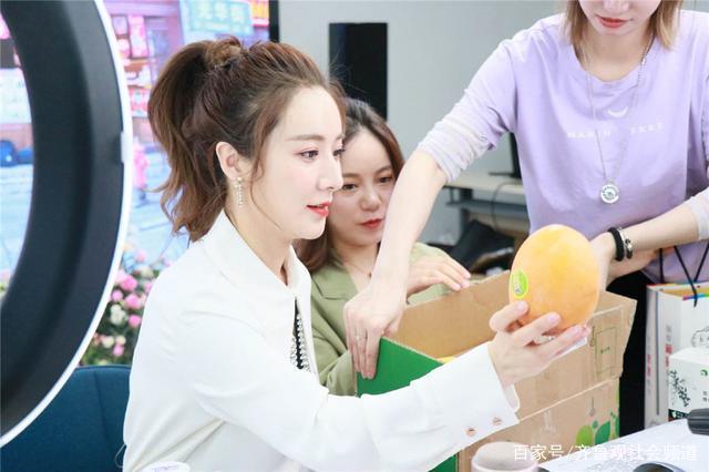 中 라이브 커머스 '여왕' 웨이야, 탈세로 2500억 벌금 폭탄