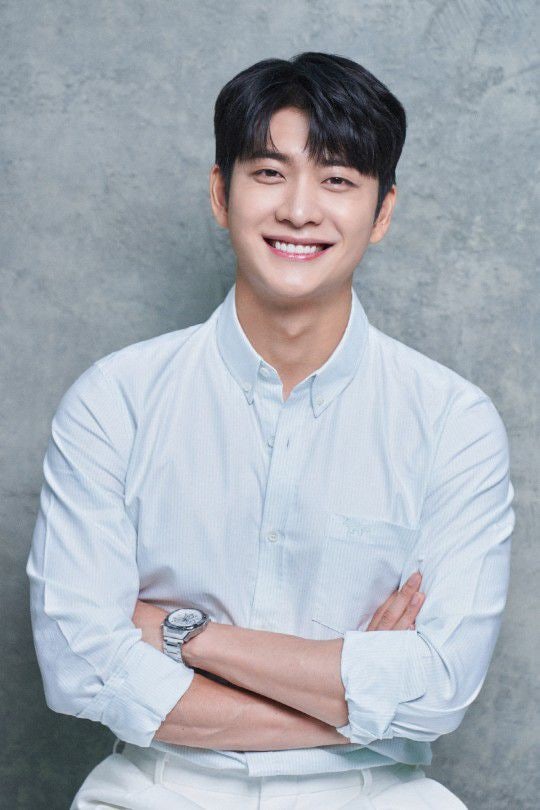 ‘우영우 남친’ <b>강태오</b> “‘<b>섭섭</b>한데요’, 이렇게 인기 많을 줄 몰랐는데요!...