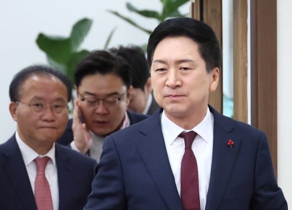 <b>김기현</b> 당대표 <b>사퇴</b> “총선 승리 절박”