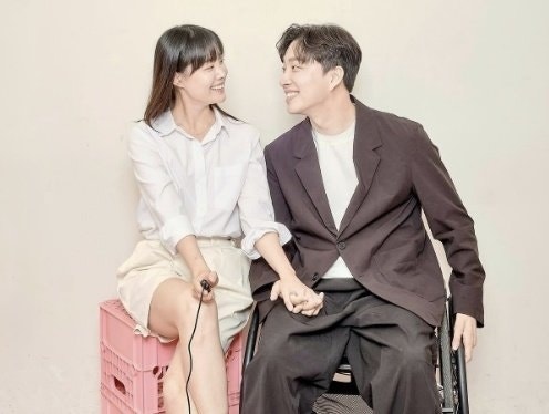 배우 <b>송지은</b>과 <b>열애</b>…‘전신마비 유튜버’ <b>박위</b> 누구
