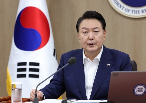 尹, ‘<b>쌍특검법</b>’ 거부권 행사…“총선용 여론조작 목적”