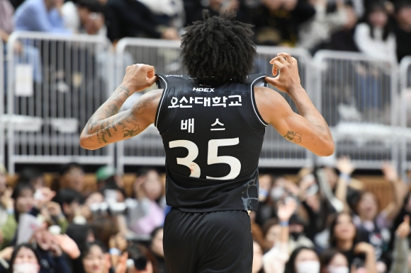 워니 밀어낸 ‘<b>3라운드</b> MVP’ <b>배스</b>…팀 연승보단 강한 인상에 점수
