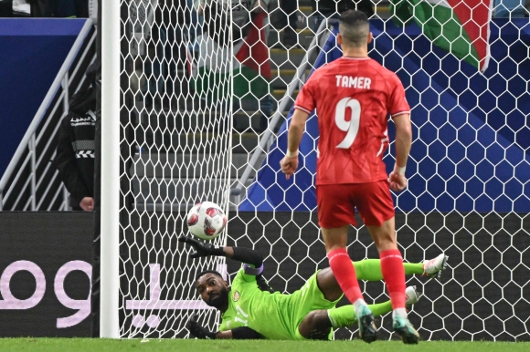‘<b>감독</b>·선수 퇴장’ <b>벤투</b>호 UAE, 팔레스타인에 1-1 비겨