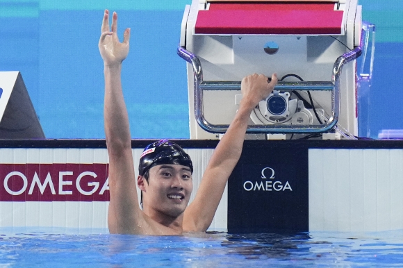 ‘막판 대역전’ <b>황선우</b>, <b>자유형 200m</b> 金…3회 연속 메달 쾌거