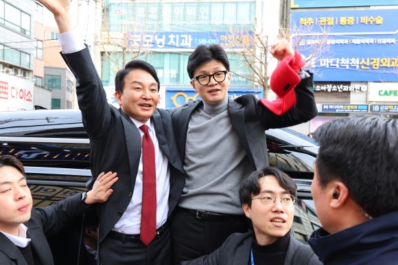 <b>한동훈</b> “우리와 이재명 인생 비교해 달라”…<b>원희룡</b>과 계양을 출격
