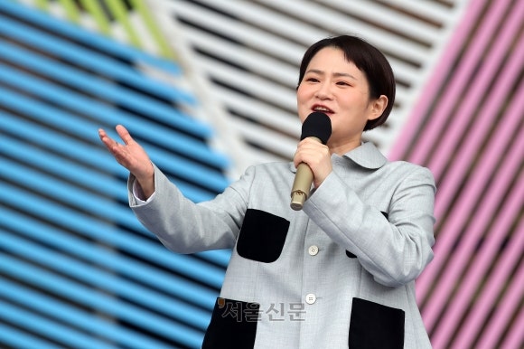 <b>김신영</b>, ‘<b>전국노래자랑</b>’ <b>하차</b>… 9일 마지막 촬영