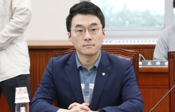 ‘코인 논란’ <b>김남국</b>, 野비례 ‘<b>더불어민주연합</b>’ <b>입당</b>