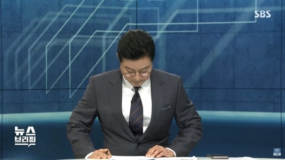 <b>편상욱 앵커</b> “조국, ‘고마 치아라’ 일본어냐” 발언, 결국 사과