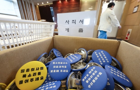 <b>대통령</b>실 “<b>전공의</b>와 <b>대화</b> 물밑 설득”
