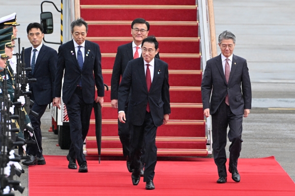 長い日本総理が韓日中首脳会議を一日控えて 26日京畿道城南ソウル空港に到着している. 2024.5.26 ホン・ユンギ記者